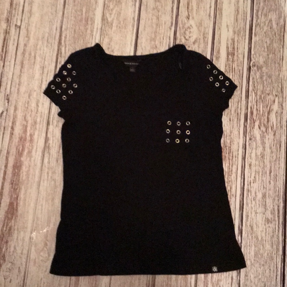😎ROCK AND REPUBLIC GROMMET TEE!🤗